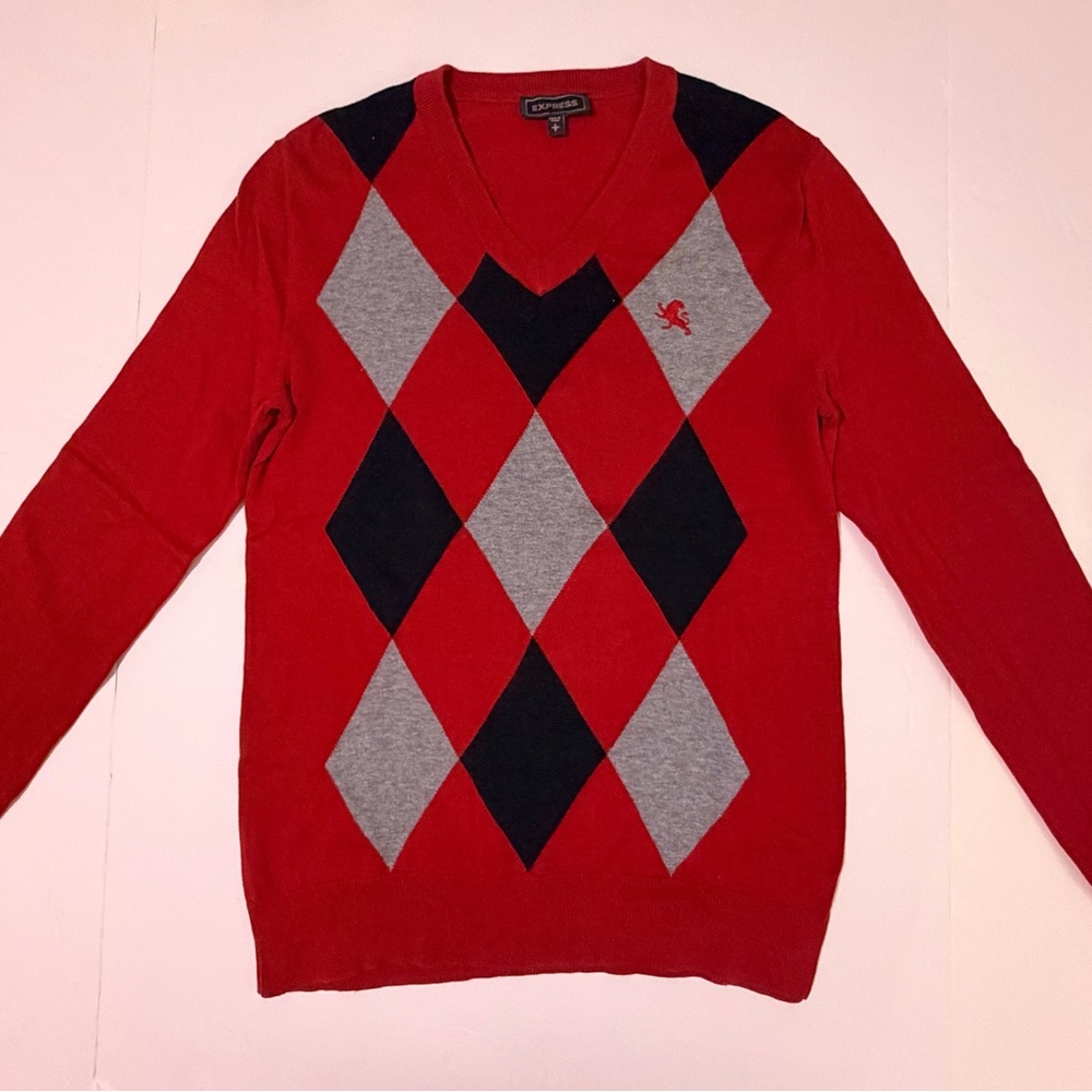 Express Men's V-Neck Sweater in Red and Black Diamond Pattern